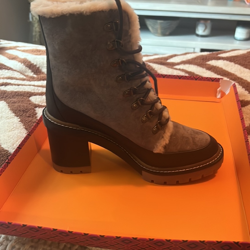 Miller Genuine Shearling Trim
Boot (Women)
Tory Burch
SOLD OUT - Picture 6 of 10